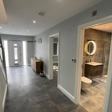 Newly Refurbished 4 Bedroom House-Sleep 8-Free Parking Canvey Island Exterior photo